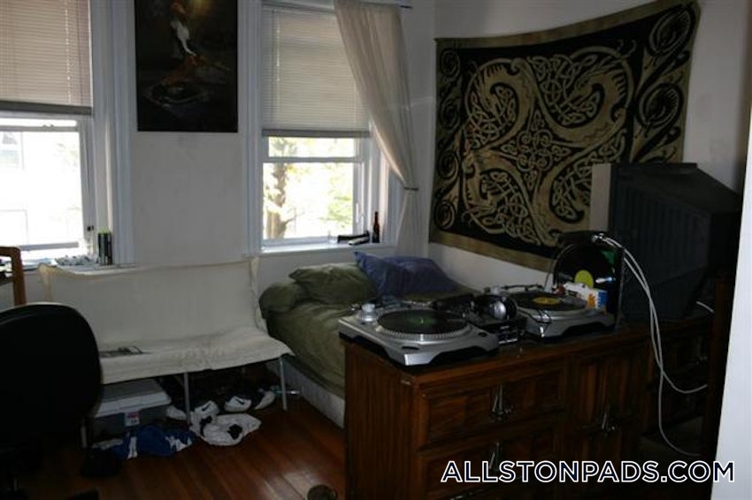 BOSTON - ALLSTON - 3 Beds, 1 Bath - Image 13