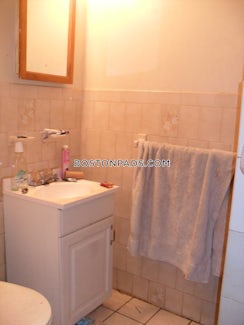 Strathmore Rd./>, Boston