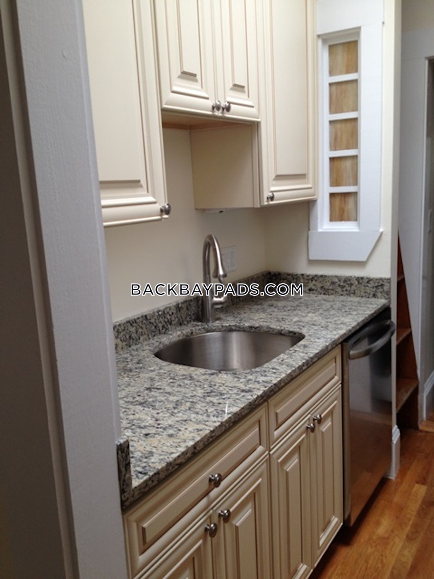 BOSTON - BACK BAY - 3 Beds, 1 Bath - Image 1