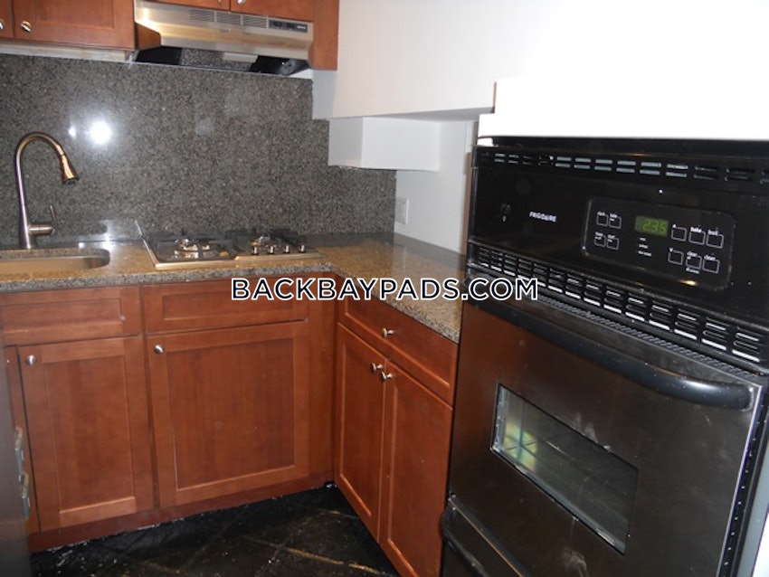 BOSTON - BACK BAY - 1 Bed, 2 Baths - Image 3