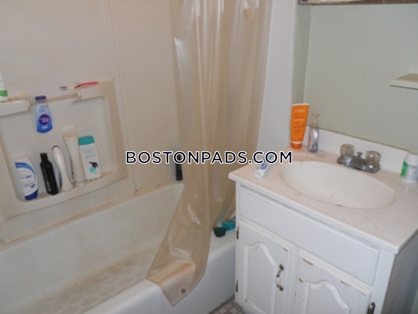 BOSTON - BAY VILLAGE - 4 Beds, 1 Bath - Image 5