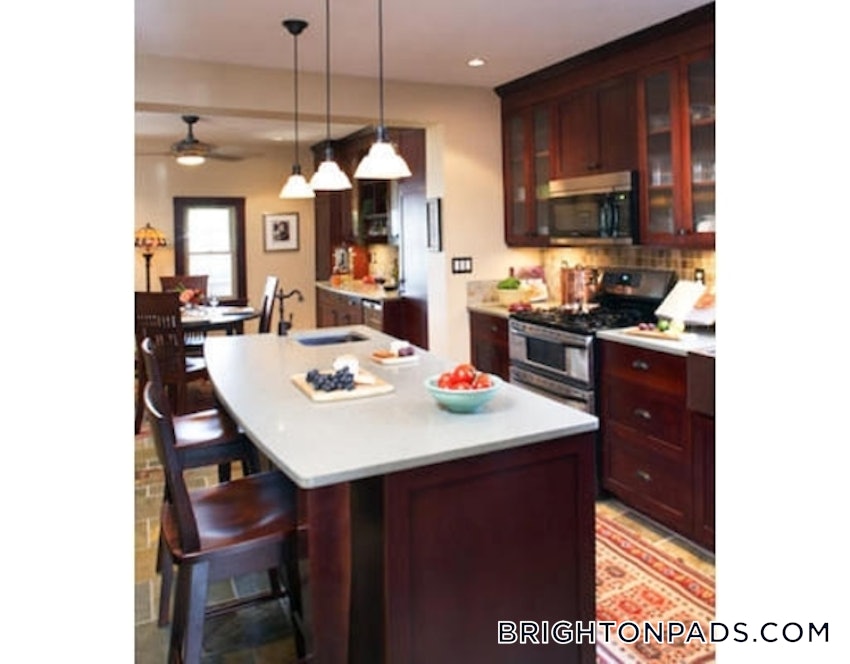 BOSTON - BRIGHTON - BOSTON COLLEGE - 6 Beds, 2.5 Baths - Image 2