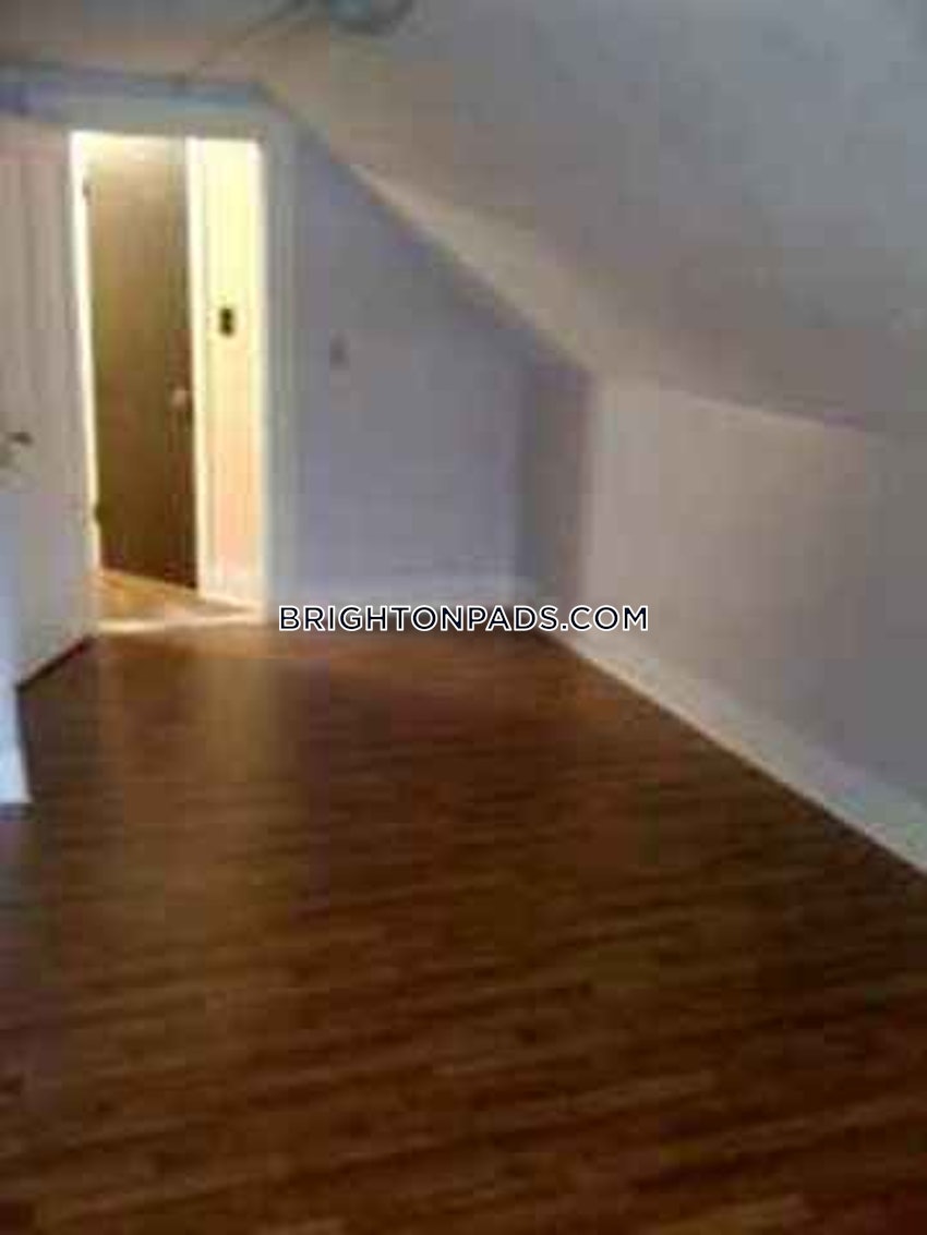 BOSTON - BRIGHTON - BOSTON COLLEGE - 4 Beds, 1.5 Baths - Image 2