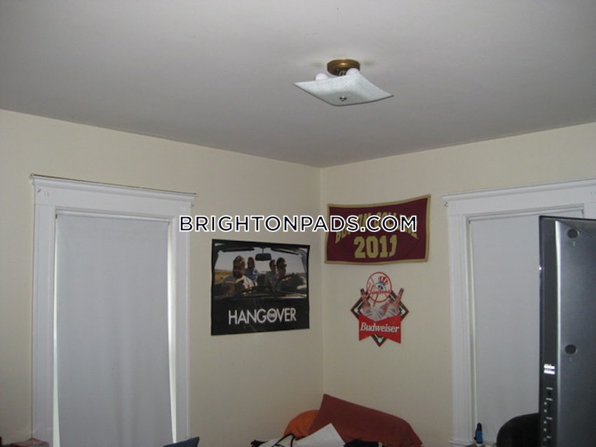 BOSTON - BRIGHTON - BOSTON COLLEGE - 3 Beds, 1 Bath - Image 5