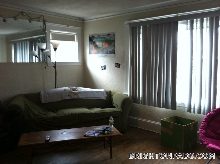 BOSTON - BRIGHTON - BOSTON COLLEGE - 3 Beds, 1 Bath - Image 9