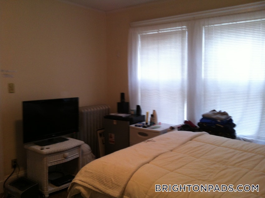 BOSTON - BRIGHTON - BOSTON COLLEGE - 3 Beds, 1 Bath - Image 4