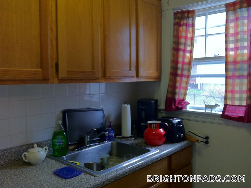 BOSTON - BRIGHTON - BOSTON COLLEGE - 3 Beds, 1 Bath - Image 12