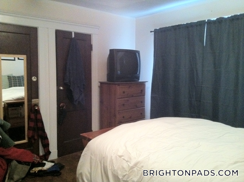 BOSTON - BRIGHTON - BOSTON COLLEGE - 3 Beds, 1 Bath - Image 8