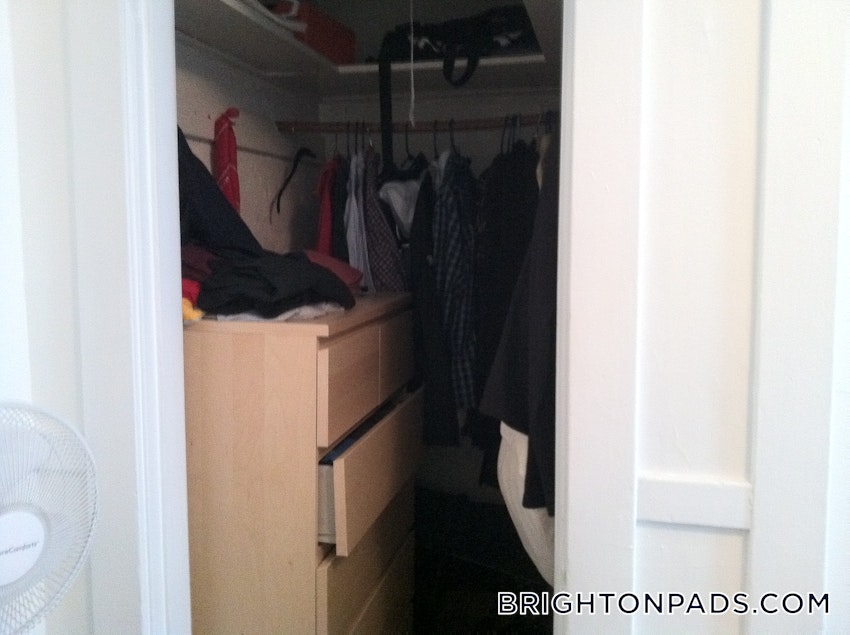 BOSTON - BRIGHTON - BOSTON COLLEGE - 3 Beds, 1 Bath - Image 3