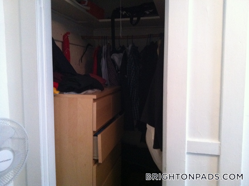 BOSTON - BRIGHTON - BOSTON COLLEGE - 3 Beds, 1 Bath - Image 2