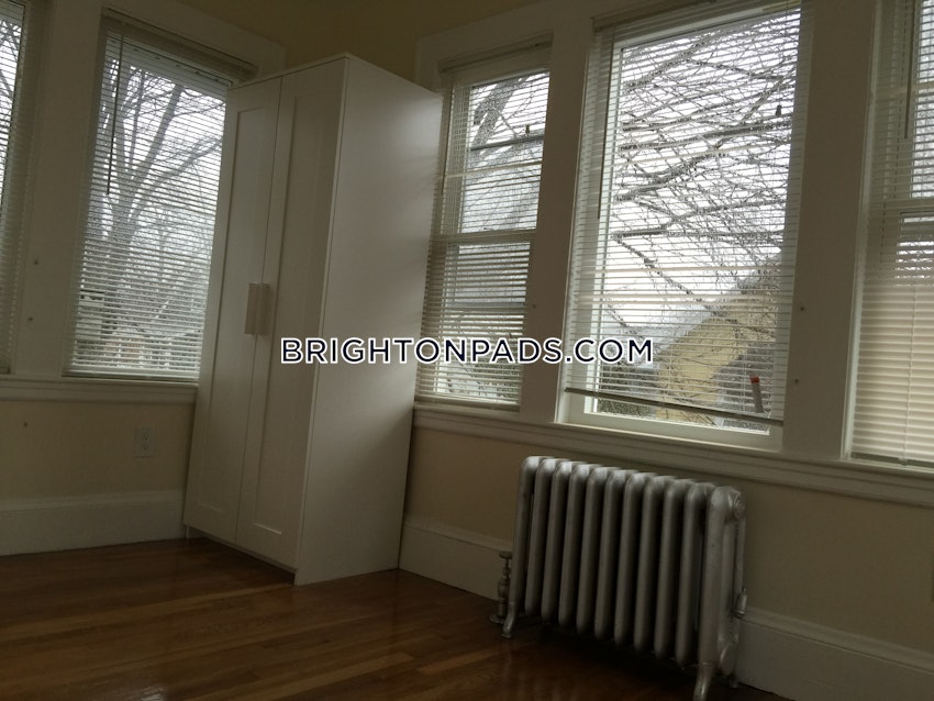 BOSTON - BRIGHTON - BOSTON COLLEGE - 5 Beds, 2 Baths - Image 4