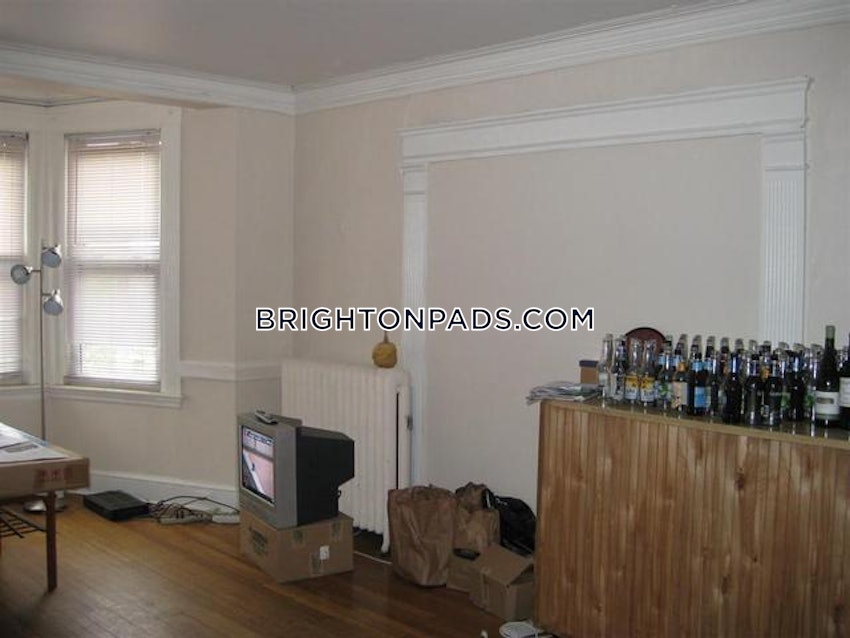 BOSTON - BRIGHTON - CLEVELAND CIRCLE - 4 Beds, 1.5 Baths - Image 9