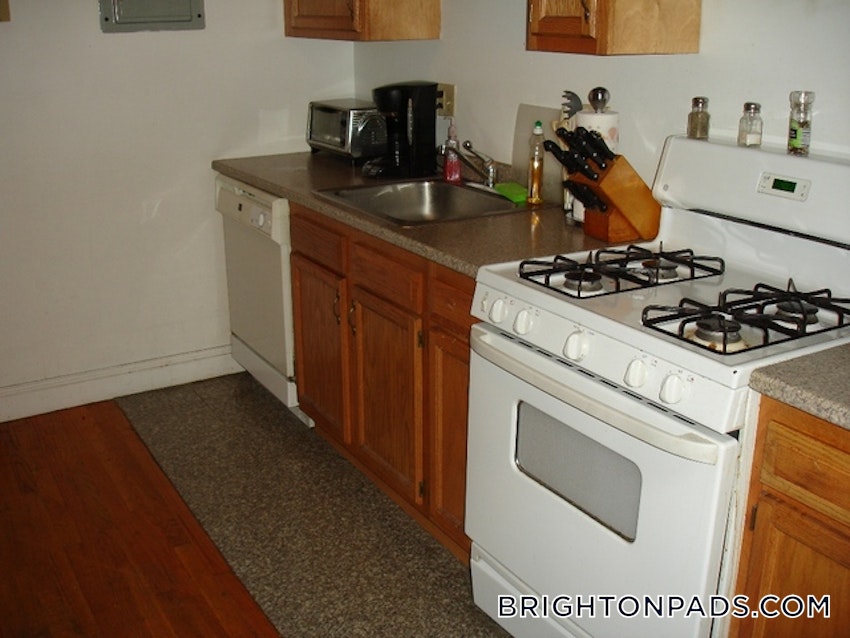 BOSTON - BRIGHTON - CLEVELAND CIRCLE - 4 Beds, 2 Baths - Image 12