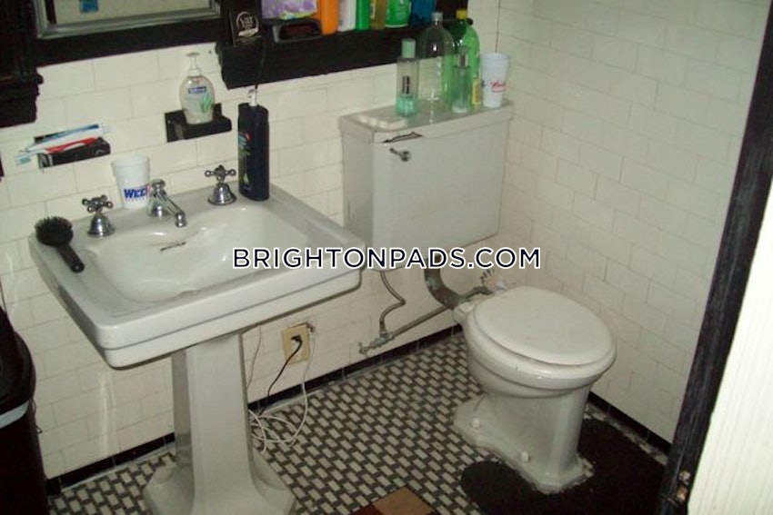 BOSTON - BRIGHTON - CLEVELAND CIRCLE - 5 Beds, 2 Baths - Image 3