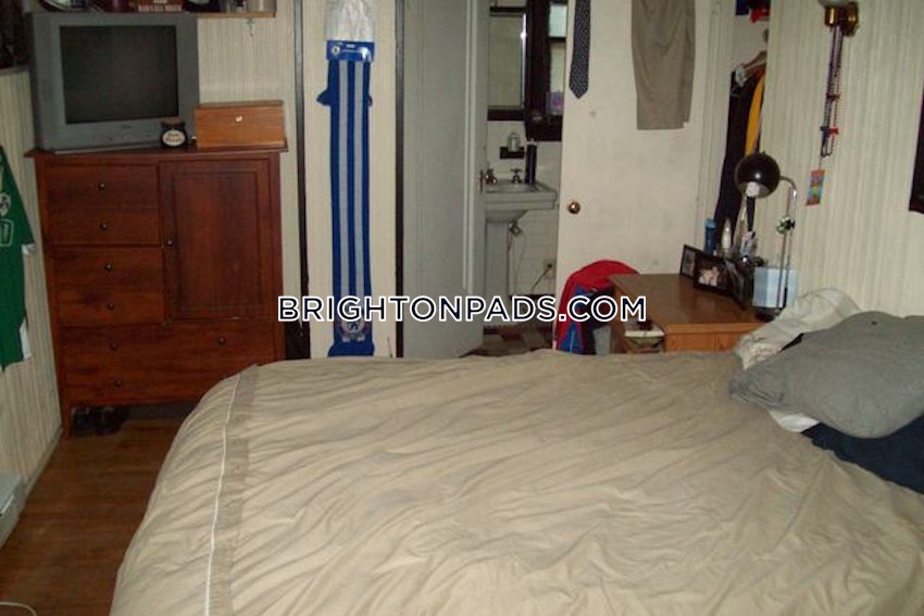 BOSTON - BRIGHTON - CLEVELAND CIRCLE - 5 Beds, 2 Baths - Image 4