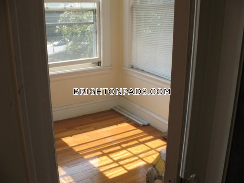 BOSTON - BRIGHTON - CLEVELAND CIRCLE - 3 Beds, 1 Bath - Image 4