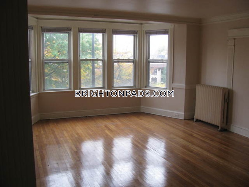 BOSTON - BRIGHTON - CLEVELAND CIRCLE - 4 Beds, 1.5 Baths - Image 4