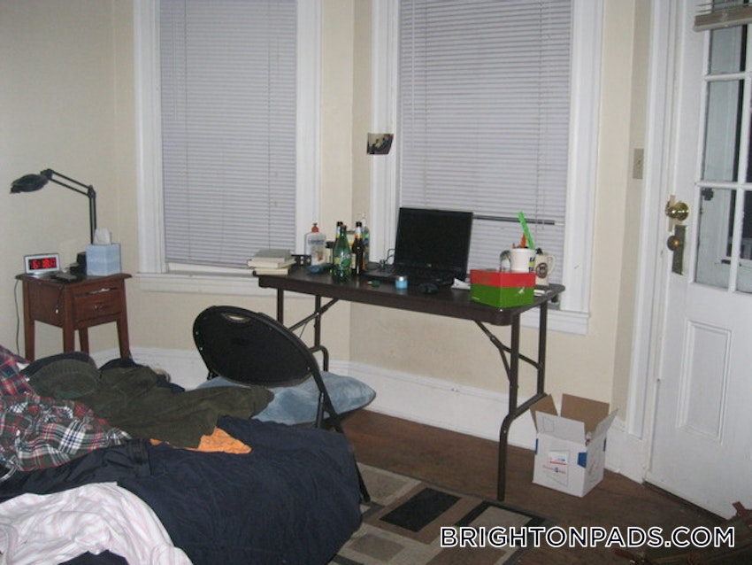 BOSTON - BRIGHTON - CLEVELAND CIRCLE - 4 Beds, 1 Bath - Image 4