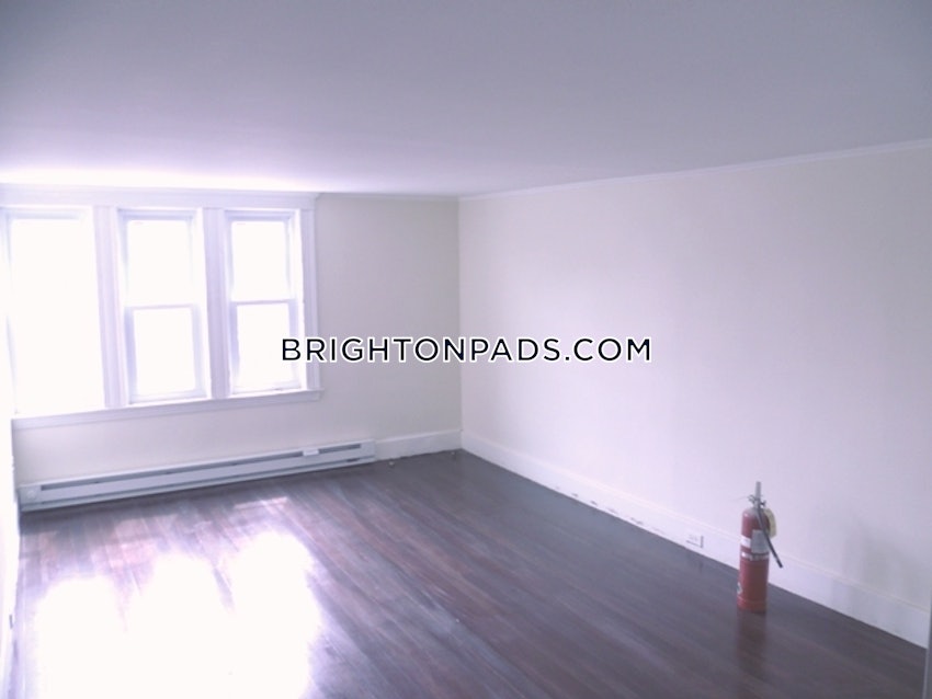 BOSTON - BRIGHTON - BOSTON COLLEGE - 4 Beds, 2 Baths - Image 3