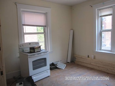 Boston College - Brighton, Boston, MA - 3 Beds, 1 Bath - $4,750 - ID#5502231