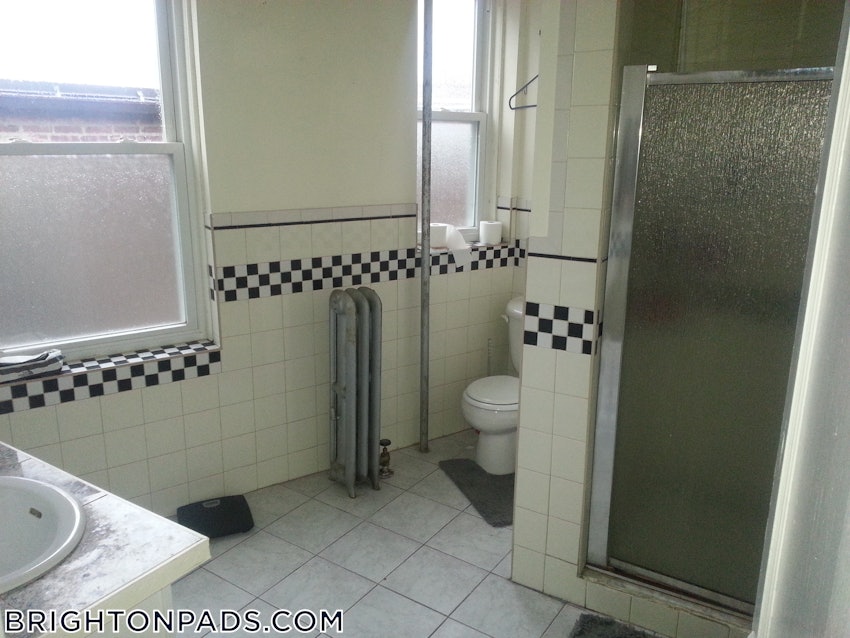 BOSTON - BRIGHTON - CLEVELAND CIRCLE - 4 Beds, 2 Baths - Image 2