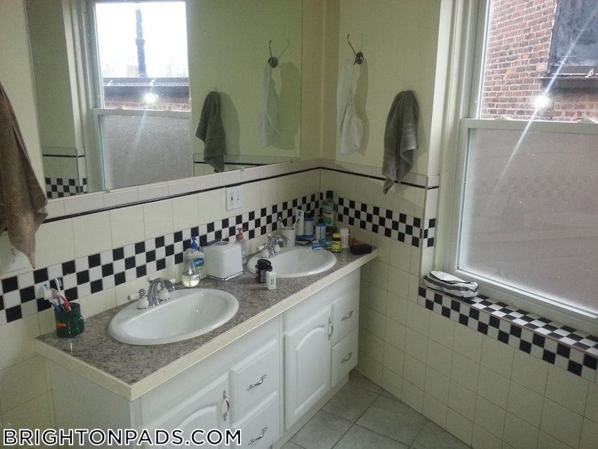 BOSTON - BRIGHTON - CLEVELAND CIRCLE - 4 Beds, 2 Baths - Image 1