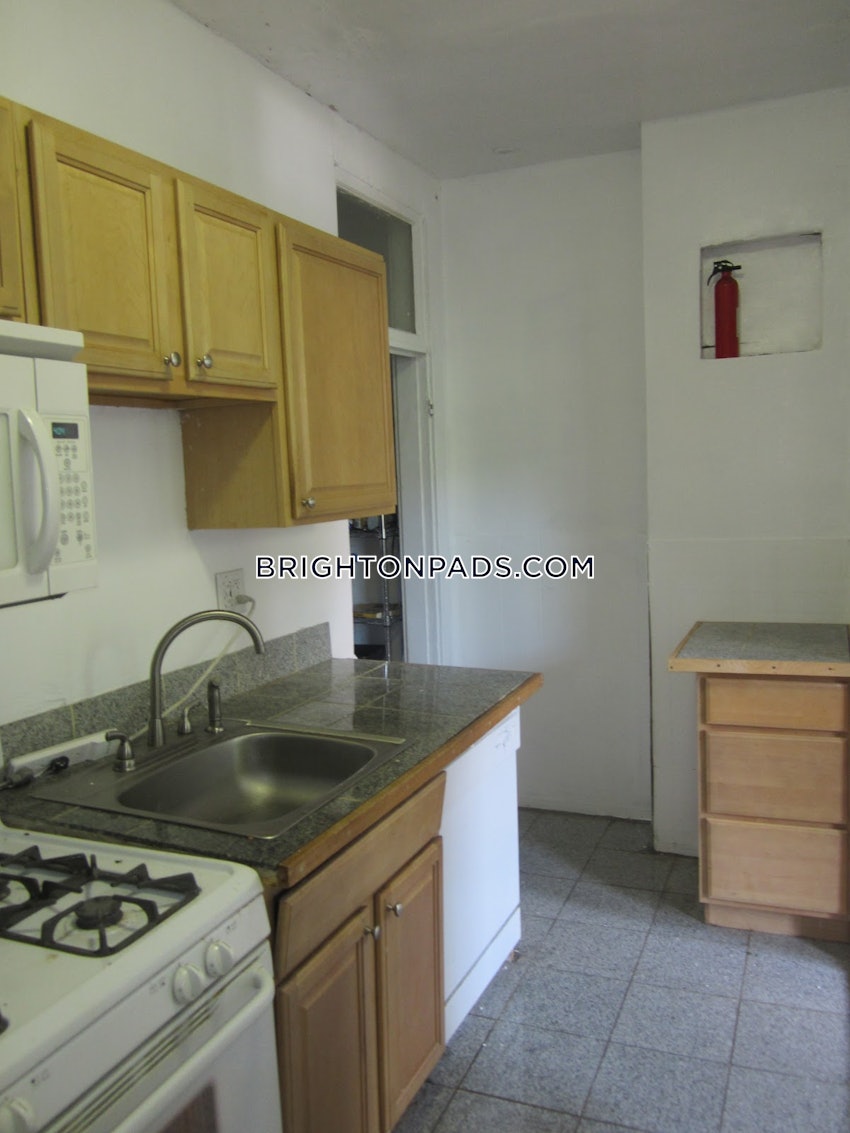 BOSTON - BRIGHTON - CLEVELAND CIRCLE - 4 Beds, 1 Bath - Image 3