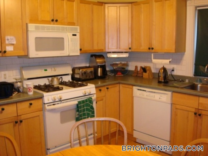 BOSTON - BRIGHTON - OAK SQUARE - 3 Beds, 1 Bath - Image 2