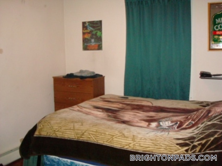 BOSTON - BRIGHTON - OAK SQUARE - 3 Beds, 1 Bath - Image 1