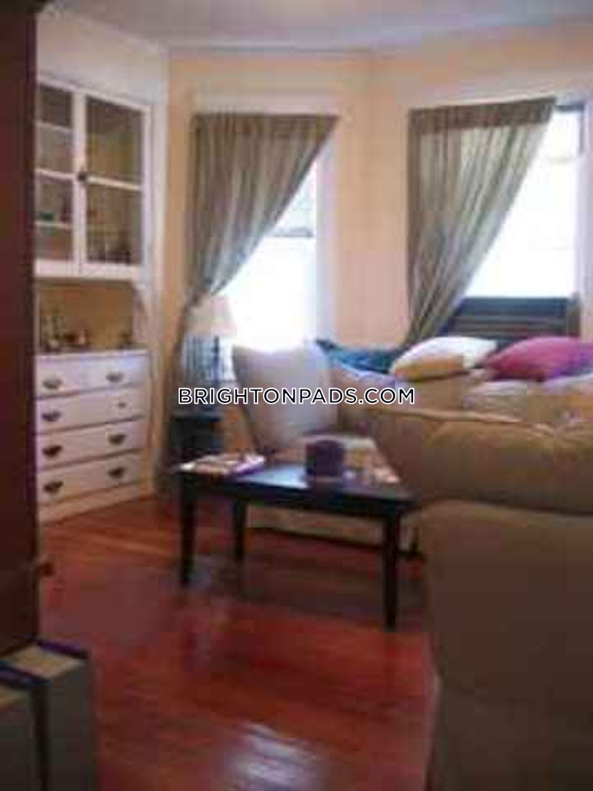 BOSTON - BRIGHTON - OAK SQUARE - 3 Beds, 1 Bath - Image 4