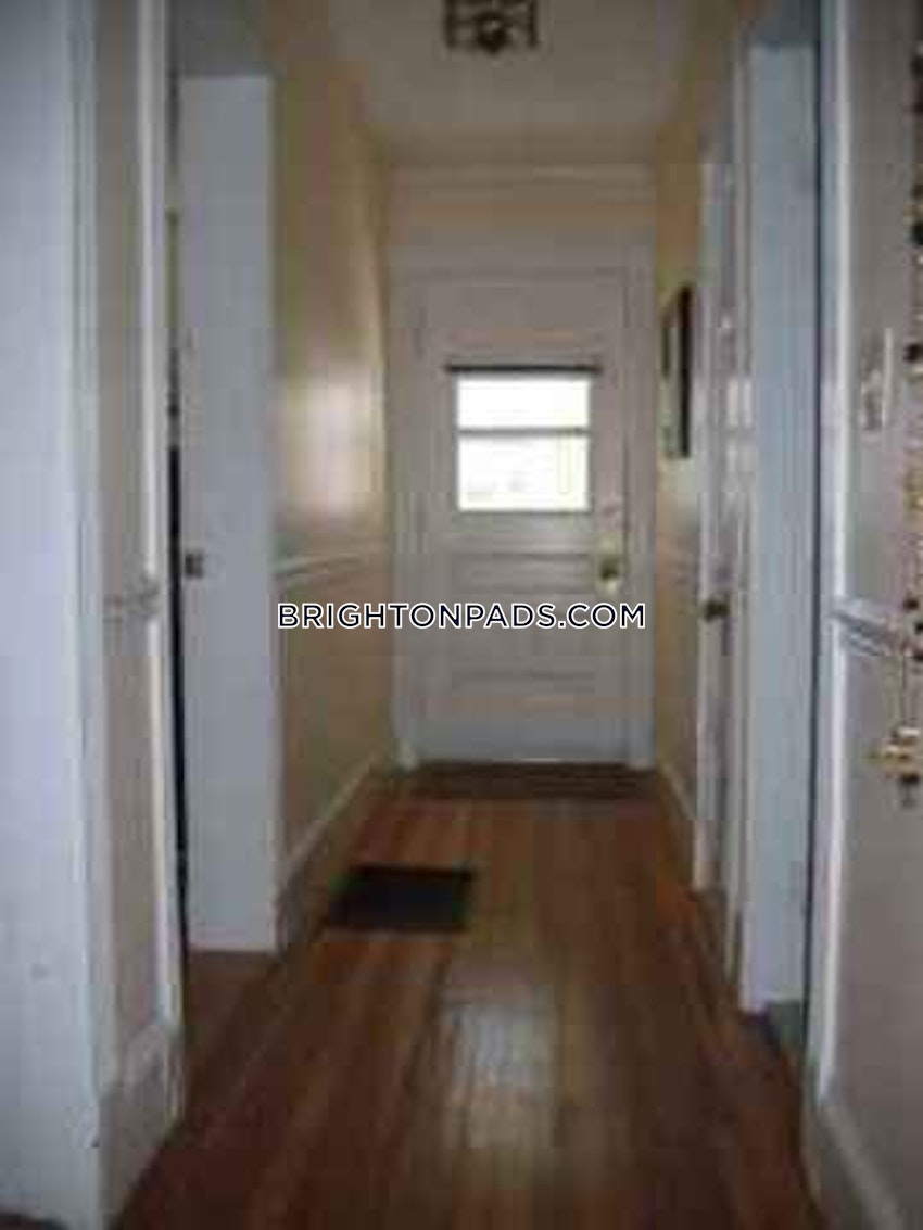 BOSTON - BRIGHTON - OAK SQUARE - 3 Beds, 1 Bath - Image 1