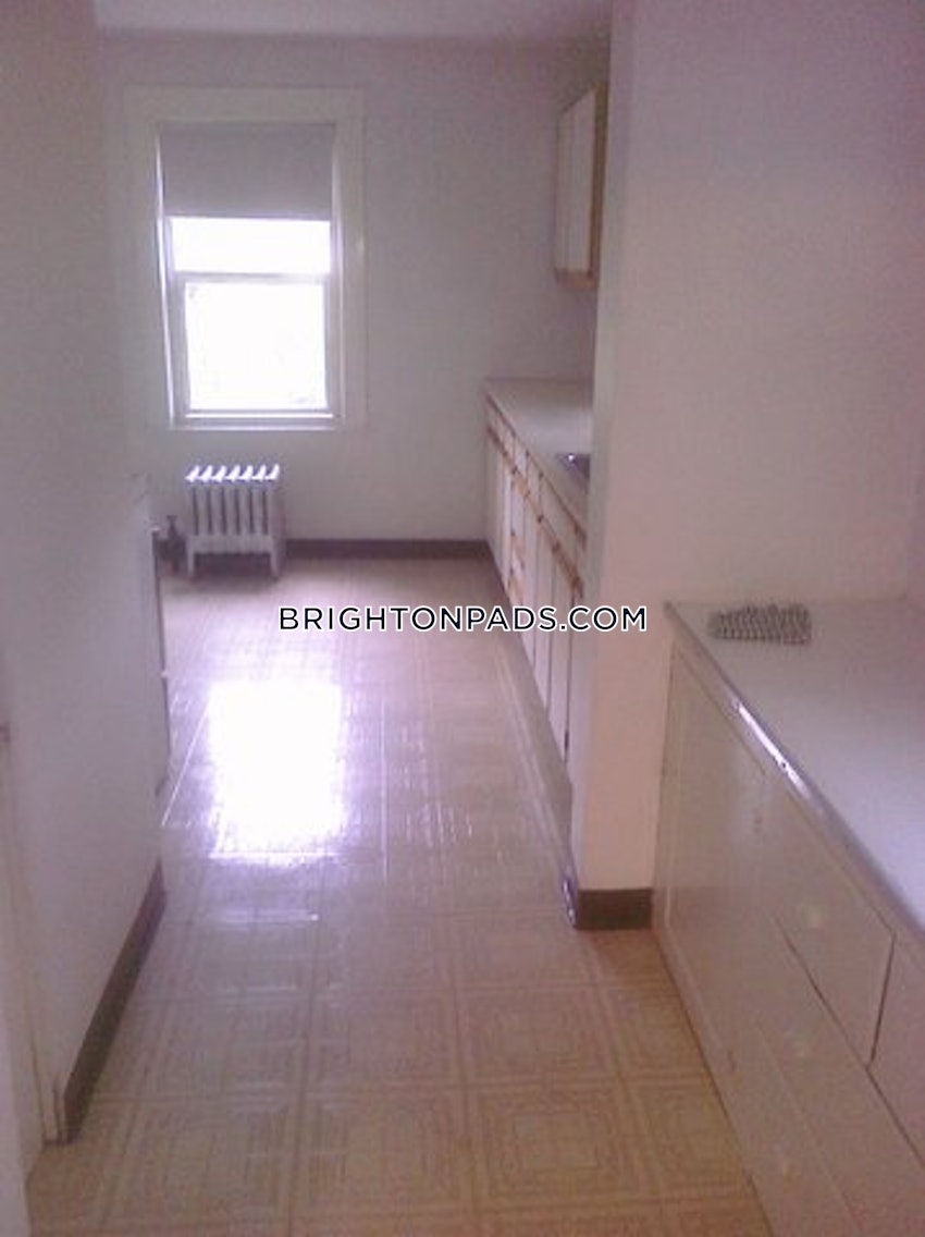 BOSTON - BRIGHTON - OAK SQUARE - 2 Beds, 1 Bath - Image 4