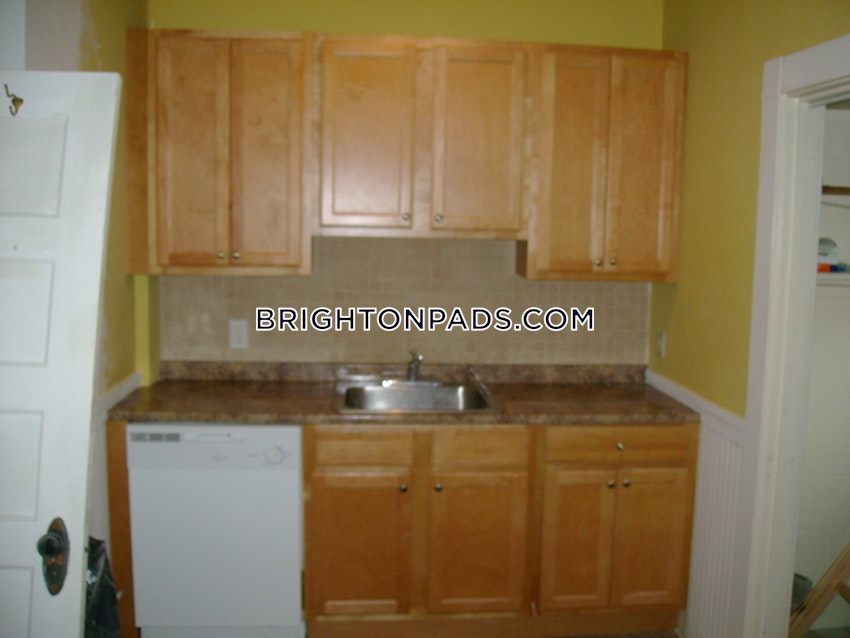 BOSTON - BRIGHTON - OAK SQUARE - 3 Beds, 1 Bath - Image 13