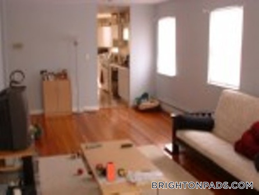 BOSTON - BRIGHTON - OAK SQUARE - 3 Beds, 1 Bath - Image 1