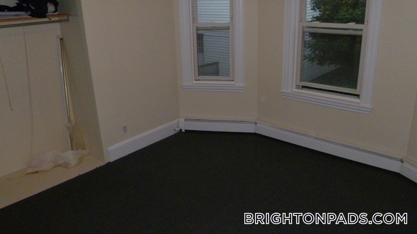 BOSTON - BRIGHTON - OAK SQUARE - 4 Beds, 2 Baths - Image 5