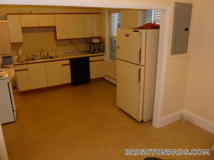 BOSTON - BRIGHTON - OAK SQUARE - 4 Beds, 2 Baths - Image 4