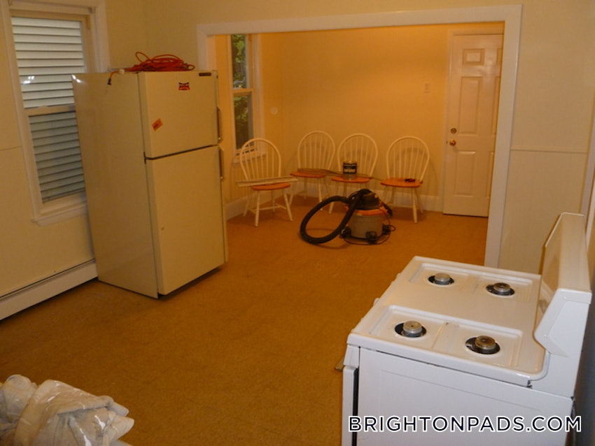 BOSTON - BRIGHTON - OAK SQUARE - 4 Beds, 2 Baths - Image 3