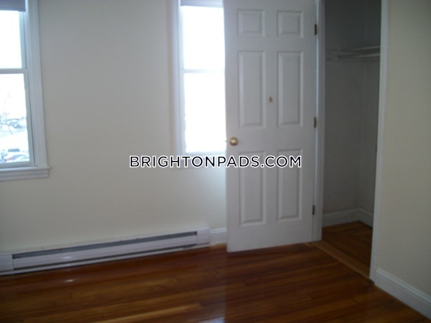 BOSTON - BRIGHTON - OAK SQUARE - 4 Beds, 1 Bath - Image 13