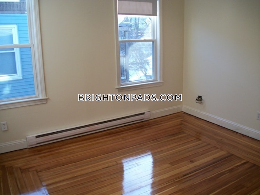 BOSTON - BRIGHTON - OAK SQUARE - 4 Beds, 1 Bath - Image 12