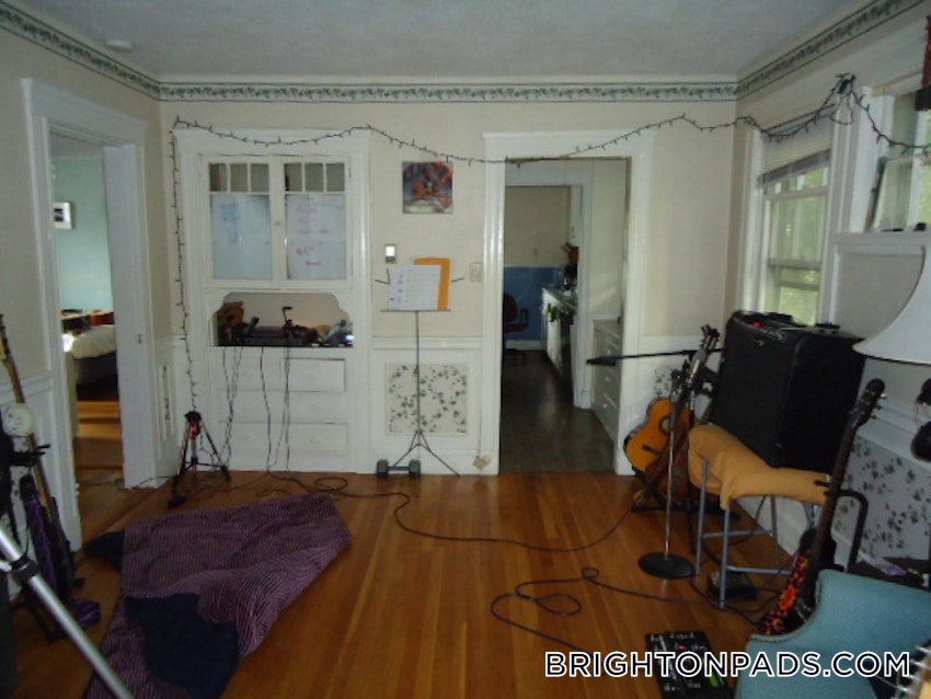 BOSTON - BRIGHTON - OAK SQUARE - 3 Beds, 1 Bath - Image 12