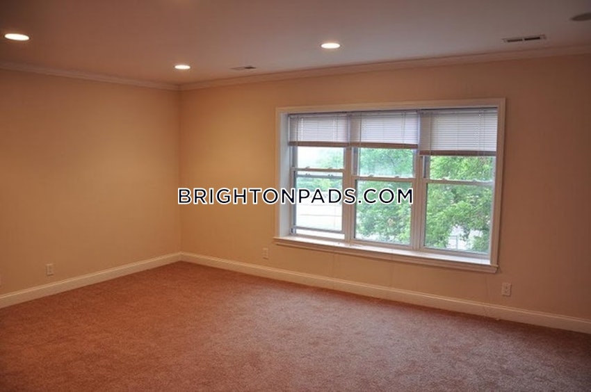 BOSTON - BRIGHTON - OAK SQUARE - 3 Beds, 2 Baths - Image 3