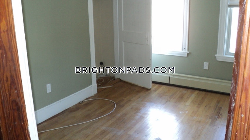 BOSTON - BRIGHTON - OAK SQUARE - 4 Beds, 1 Bath - Image 32