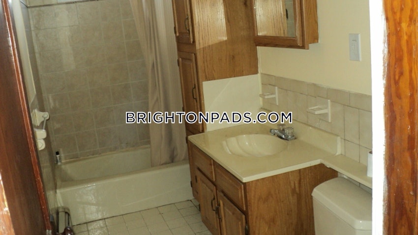 BOSTON - BRIGHTON - OAK SQUARE - 4 Beds, 1 Bath - Image 30