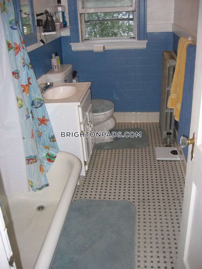 BOSTON - BRIGHTON - OAK SQUARE - 3 Beds, 1 Bath - Image 13