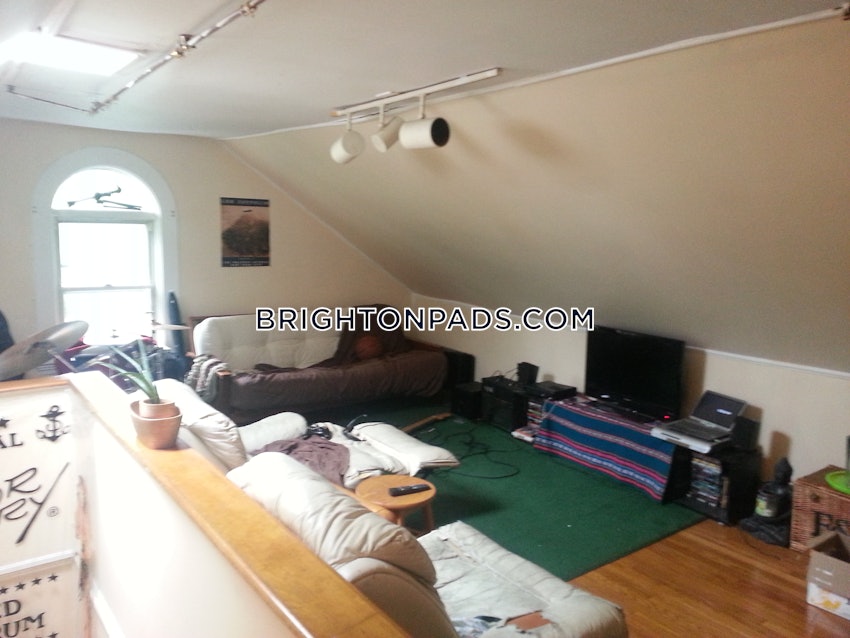 BOSTON - BRIGHTON - OAK SQUARE - 1 Bed, 2 Baths - Image 17