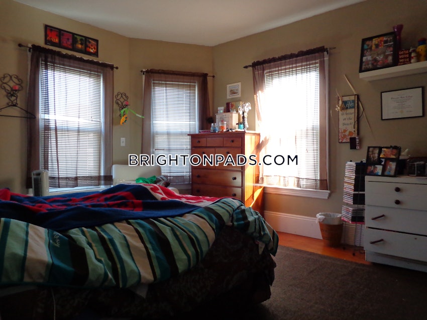 BOSTON - BRIGHTON - OAK SQUARE - 3 Beds, 1 Bath - Image 15