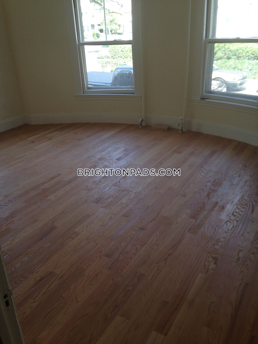 BOSTON - BRIGHTON - OAK SQUARE - 3 Beds, 1 Bath - Image 18