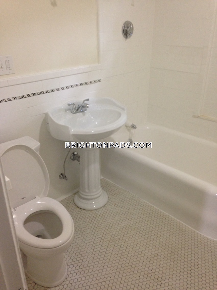 BOSTON - BRIGHTON - OAK SQUARE - 3 Beds, 1 Bath - Image 14