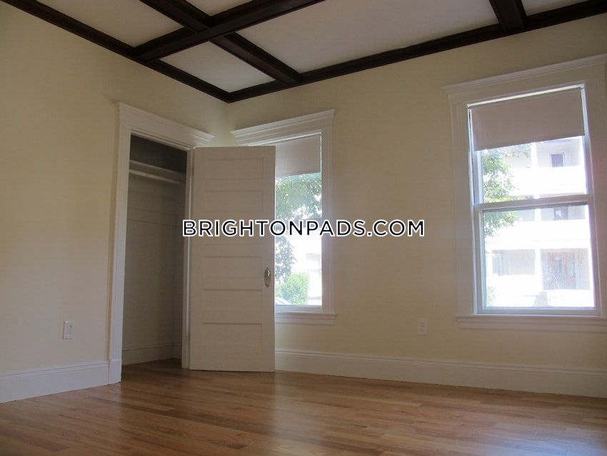 BOSTON - BRIGHTON - OAK SQUARE - 3 Beds, 1 Bath - Image 12