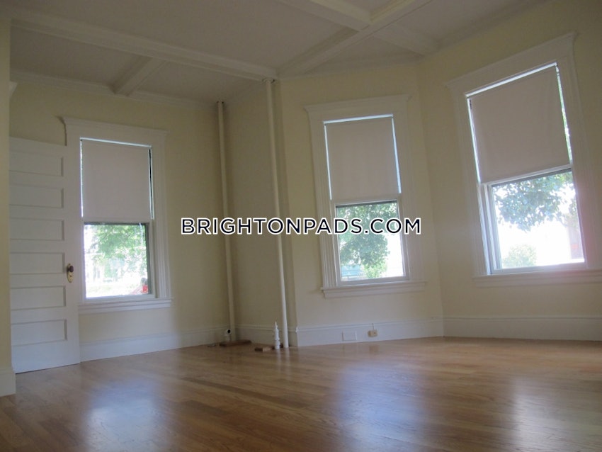 BOSTON - BRIGHTON - OAK SQUARE - 3 Beds, 1 Bath - Image 3